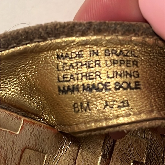 Tory Burch Thora Logo Embossed Leather Gold Thong Flat Sandals Sz 8 Women - Picture 3 of 7